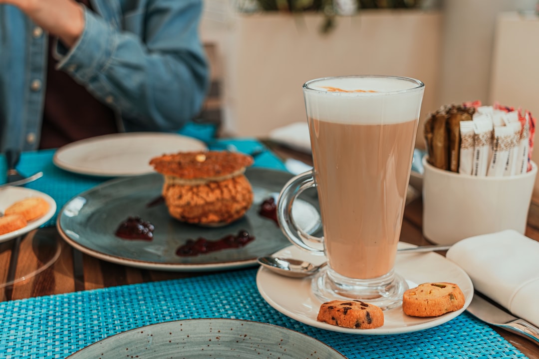 découvrez les délices du chocolat à dubaï : une sélection gourmande alliant saveurs exquises et artisanat local pour les amateurs de douceurs raffinées.